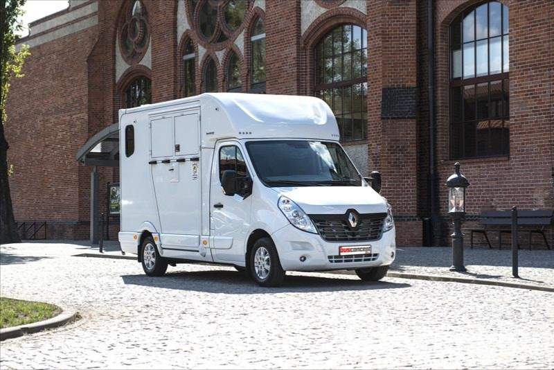 RENAULT Master 3-person Horsebox