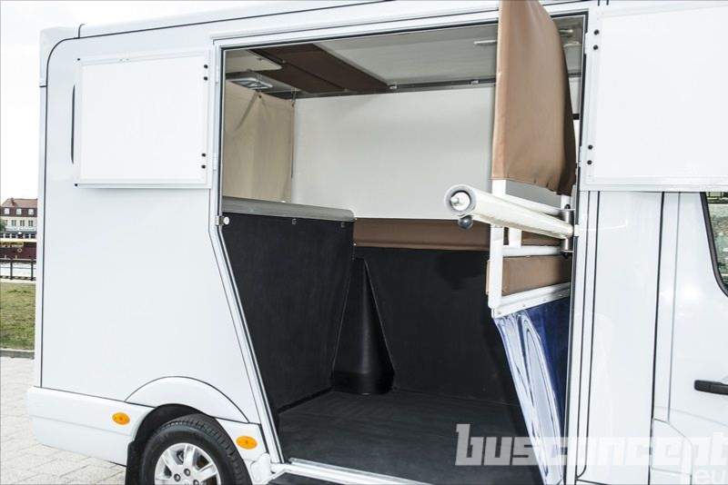 RENAULT Master 3-person Horsebox